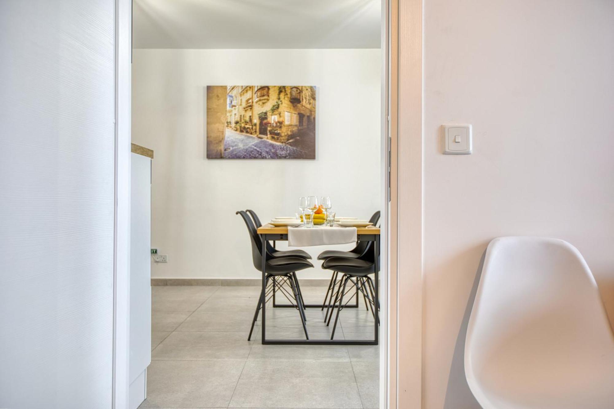 Anita's Modern Near Sliema, Valletta, St Julians